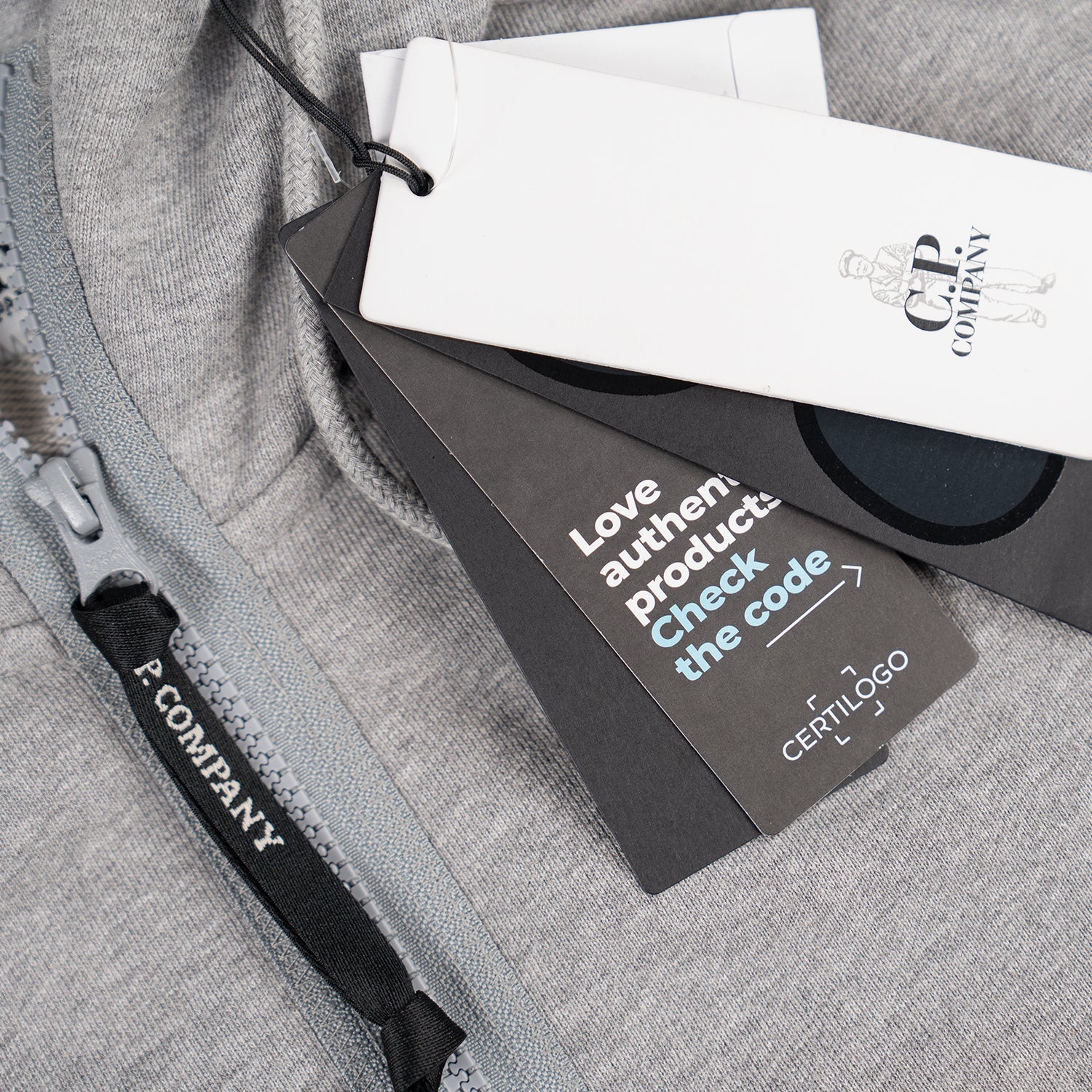 スウェット・トレーナー C.P. COMPANY ROCK GREY ZIP-UP SWEATSHIRT 26820434_56785306_600.jpg